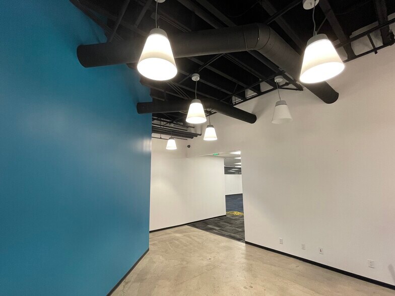 More Photos Of 26010 Mureau Rd, Calabasas Office For Sale