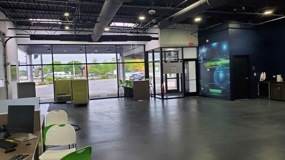 More Photos Of 1529 Rand Rd, Des Plaines Auto Dealership For Lease