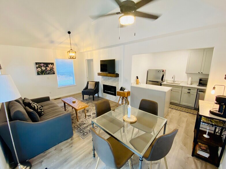 More Photos Of 104 Scudder Ln, Wimberley Hotel For Sale
