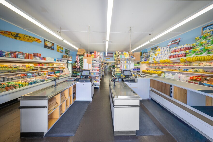More Photos Of 21 Broadway ave, Fair Harbor Storefront Retail Residential For Sale