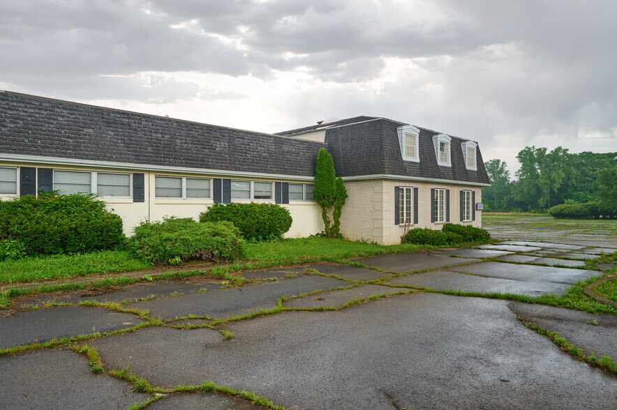 More Photos Of 352 Center St, Caledonia Manufacturing For Sale