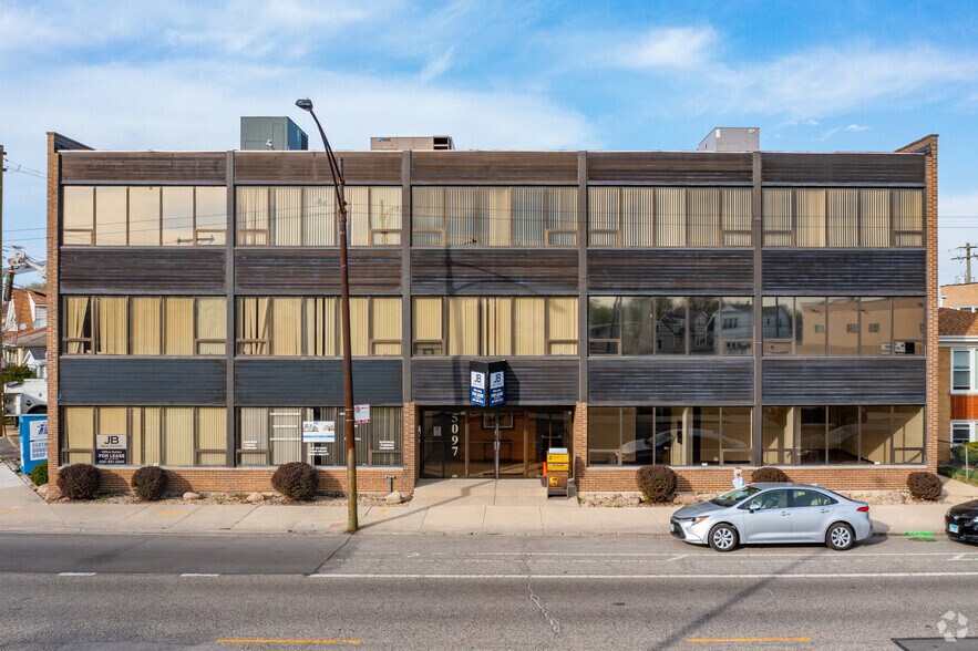 More Photos Of 5097 N Elston Ave, Chicago Medical For Lease