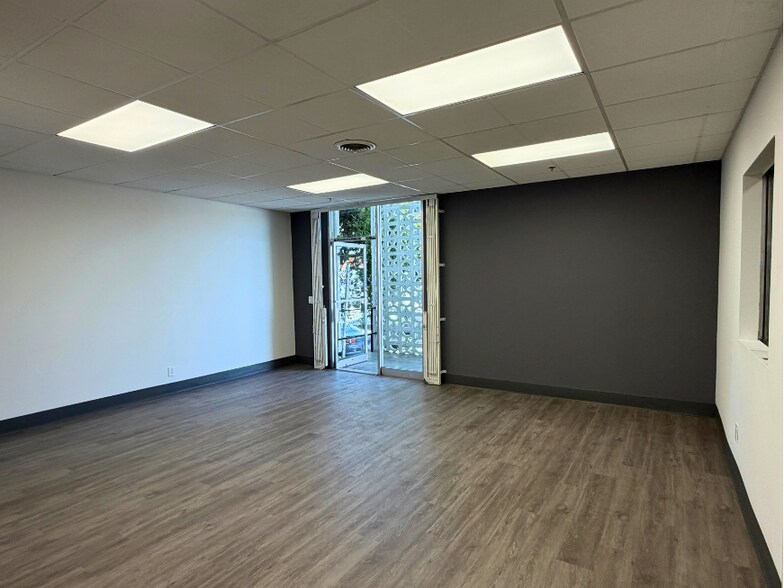 More Photos Of 1506-1550 N Knowles Ave, Los Angeles Warehouse For Lease