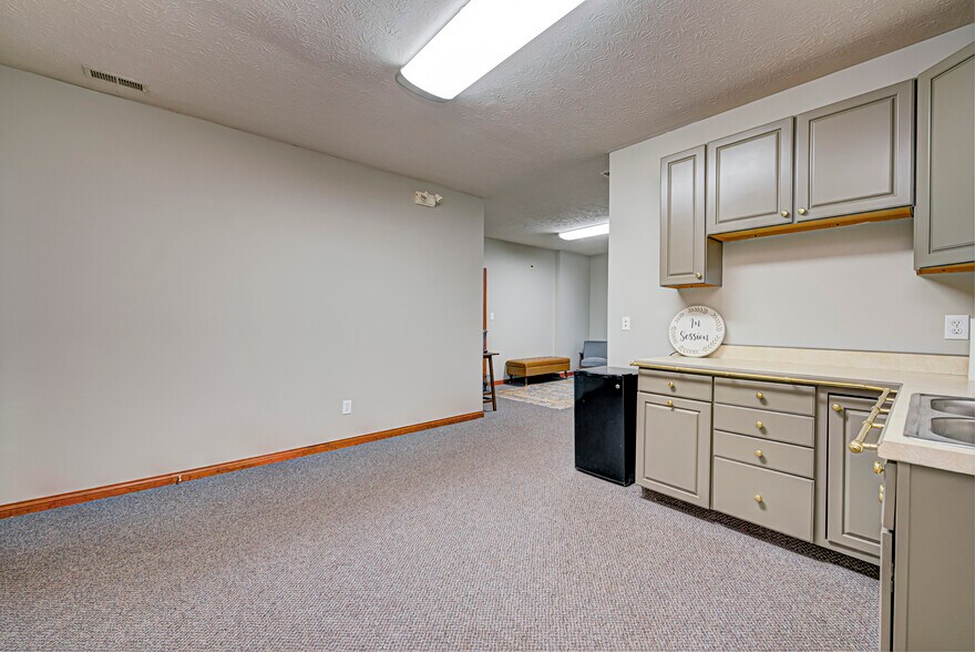 More Photos Of 4582 Northwest Plaza West Dr, Zionsville Office For Lease