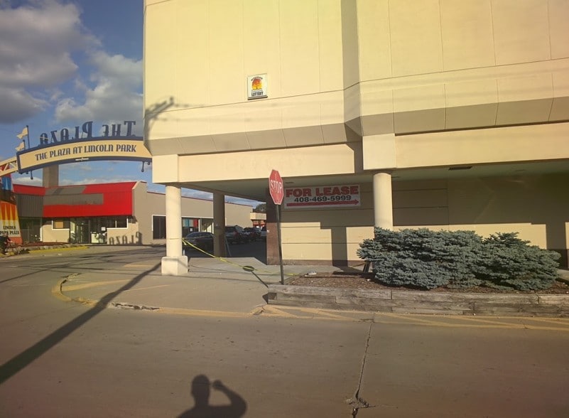 More Photos Of 3574-3760 Fort St, Lincoln Park Unknown For Lease