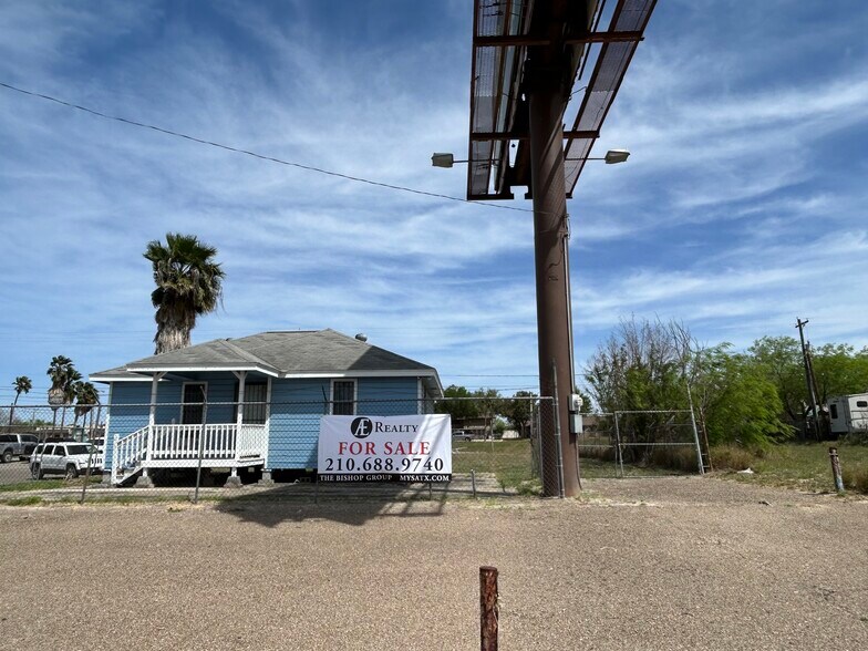 Primary Photo Of 806 N US Highway 83, Zapata Land For Sale