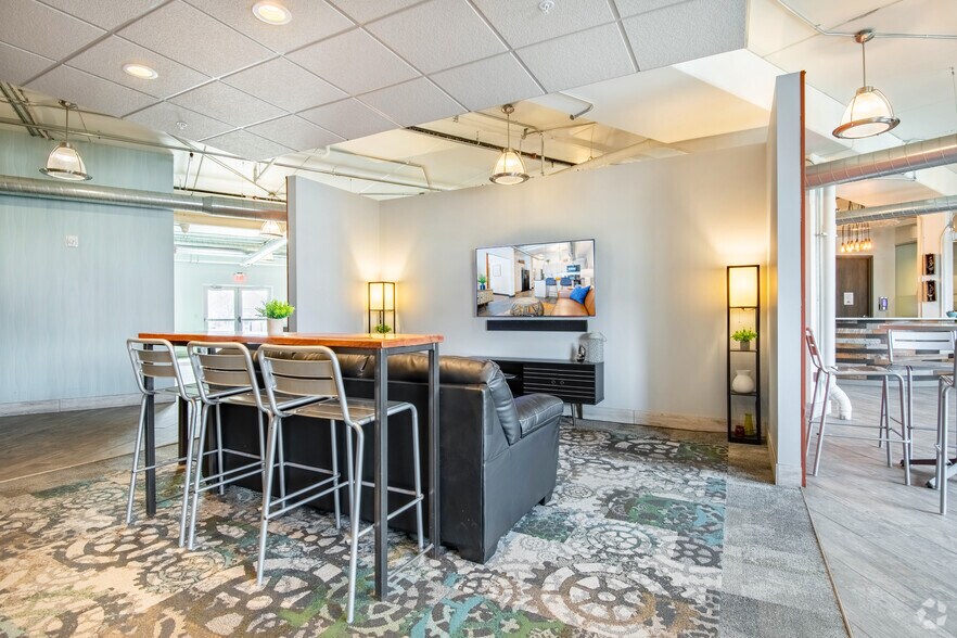 More Photos Of 320 W Broadway, Monona Apartments For Lease