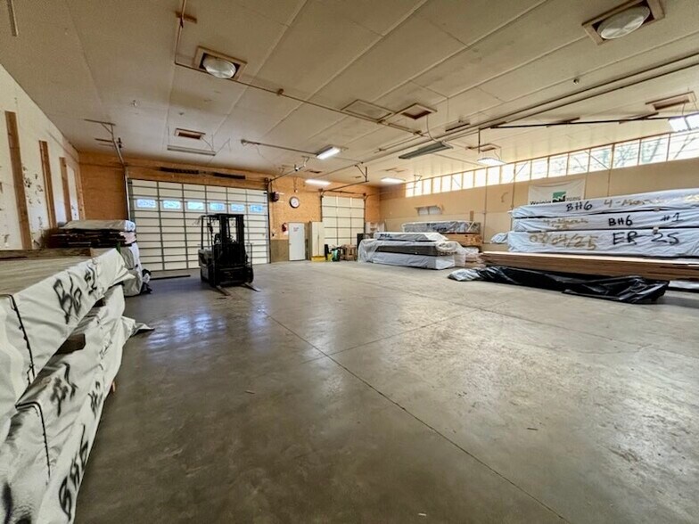 More Photos Of 412 E Railroad Ave N, Manhattan Warehouse For Sale