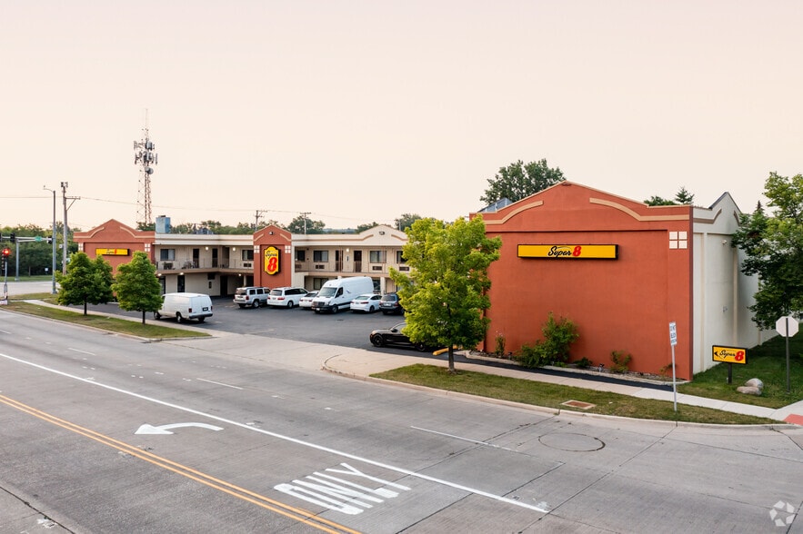 More Photos Of 3160 River Rd, River Grove Hotel For Sale