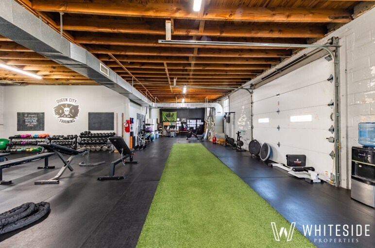 More Photos Of 412 W Palmer St, Charlotte General Retail For Lease