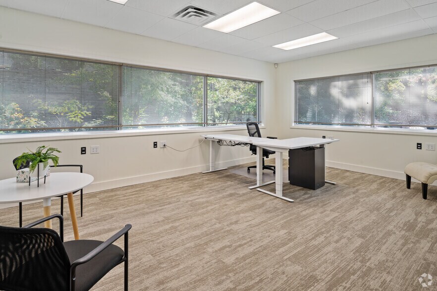 More Photos Of 2081 Columbiana Rd, Birmingham Coworking Space