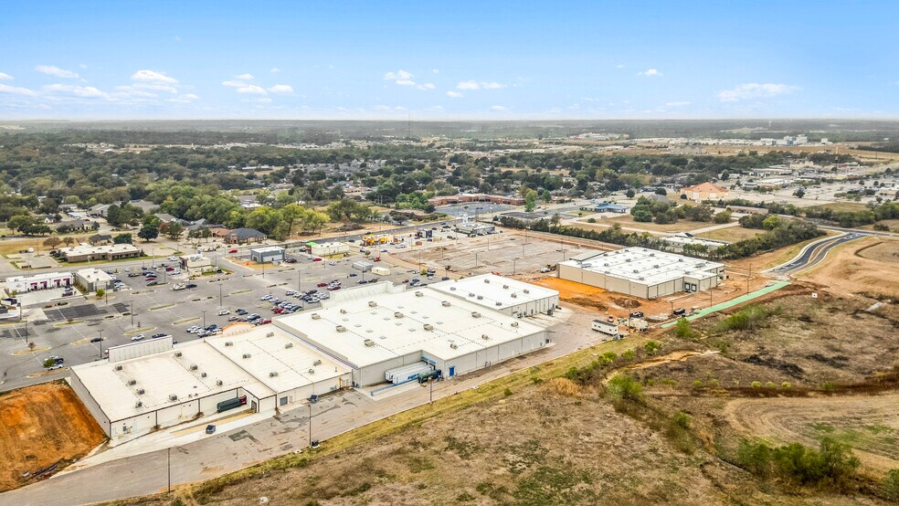 More Photos Of 1655-1665 12th Ave NW, Ardmore Freestanding For Sale