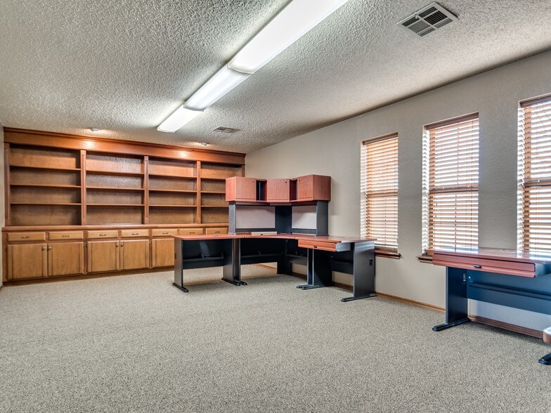 More Photos Of 2222 Westpark Dr, Norman Medical For Sale