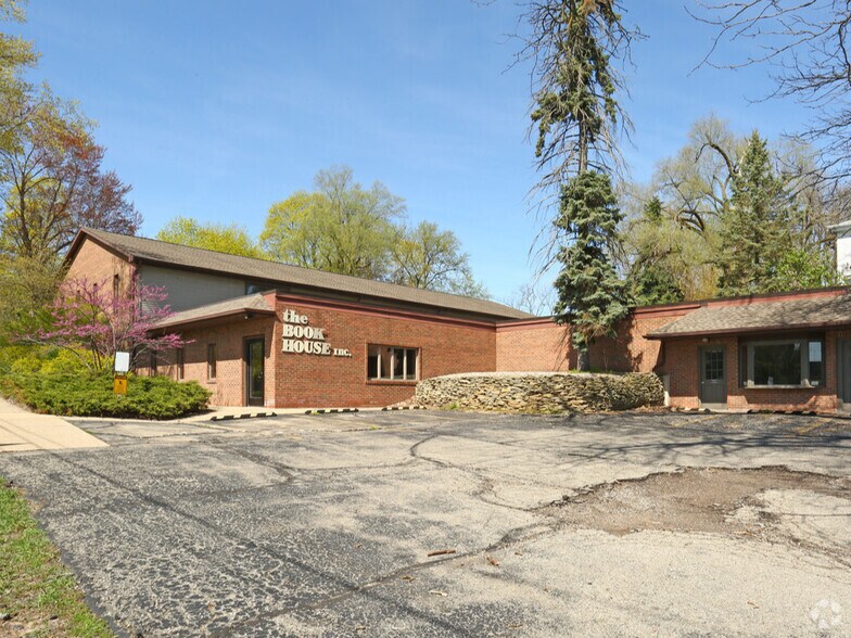 Primary Photo Of 216 W Chicago St, Jonesville Office For Sale