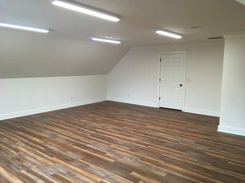 More Photos Of 4208 Old Hillsboro Rd, Franklin General Retail For Lease