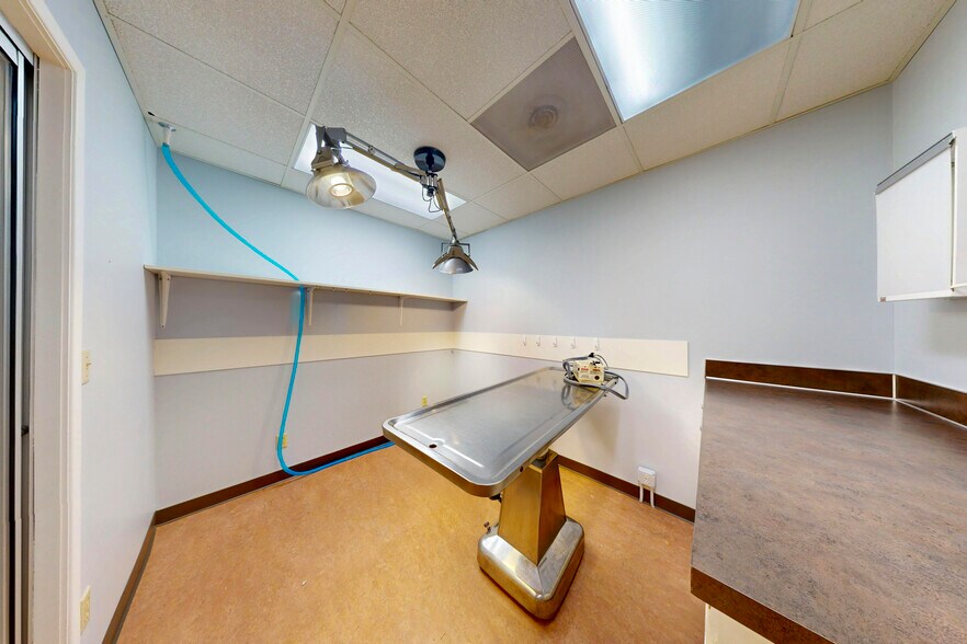 More Photos Of 7447 Martin Way E, Lacey Veterinarian Kennel For Sale