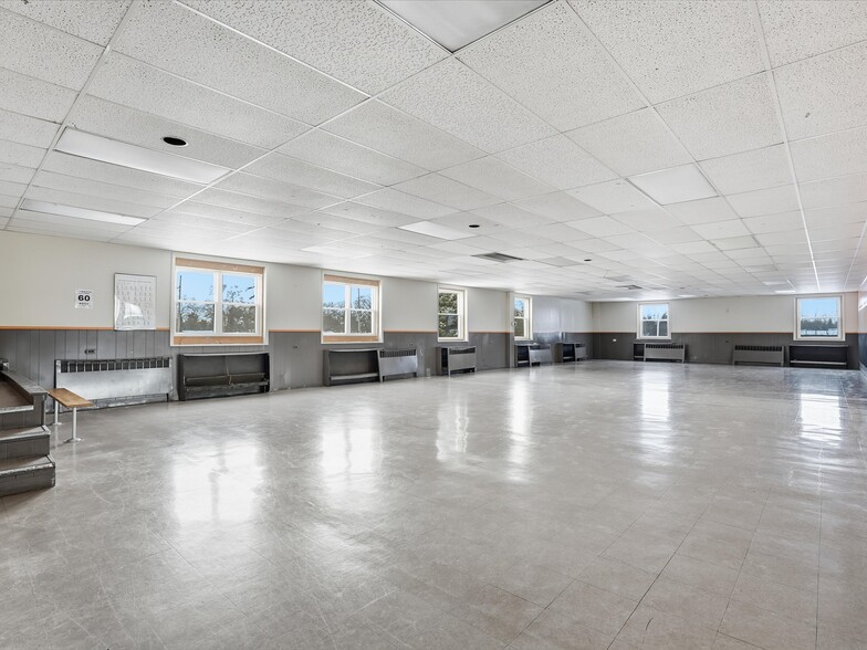 More Photos Of 5640 Williams Lake Rd, Waterford Township Light Manufacturing For Sale