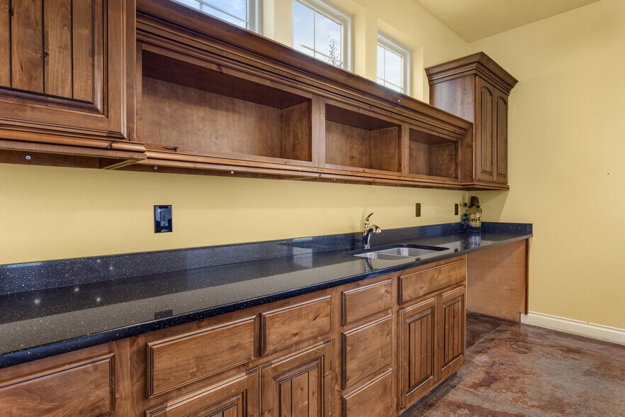 More Photos Of 7998 Vialago Pkwy, Zillah Specialty For Sale