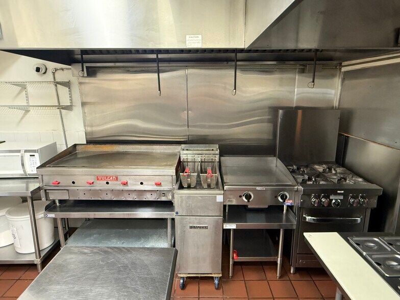 More Photos Of 5402 S Zarzamora St, San Antonio Restaurant For Sale