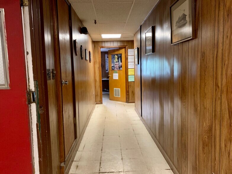 More Photos Of 240 Chestnut St, Liberty Warehouse For Lease