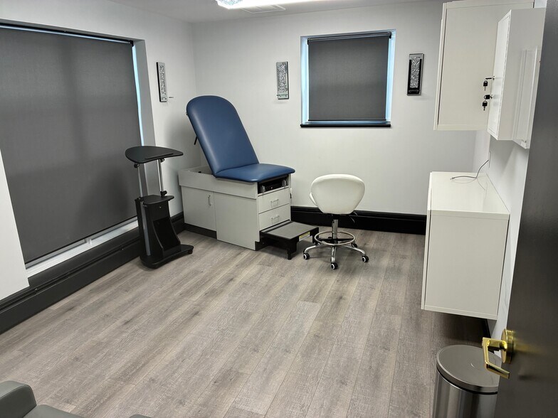 More Photos Of 245 Old Hook Rd, Westwood Office For Lease