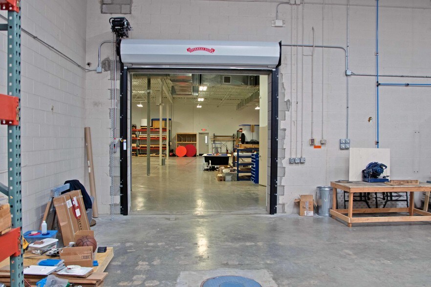 More Photos Of 3051 Delta Marine Dr, Reynoldsburg Light Manufacturing For Sale