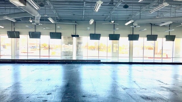 More Photos Of 13605 Bear Valley Rd, Victorville General Retail For Sale