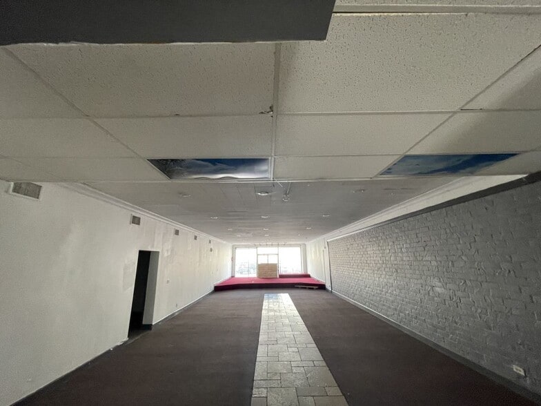 More Photos Of 6450 Bellingham Ave, North Hollywood Storefront Retail Office For Lease
