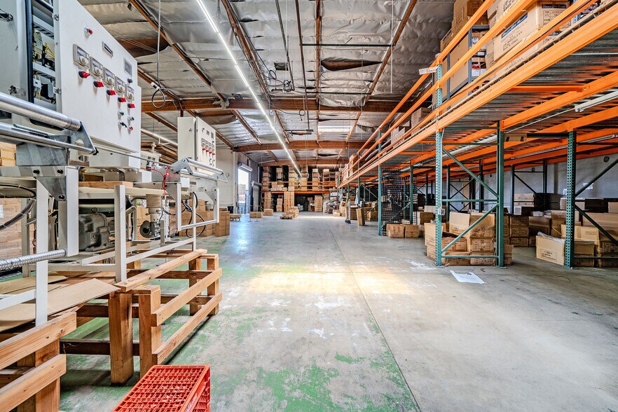 More Photos Of 6433 Alondra Blvd, Paramount Distribution For Sale