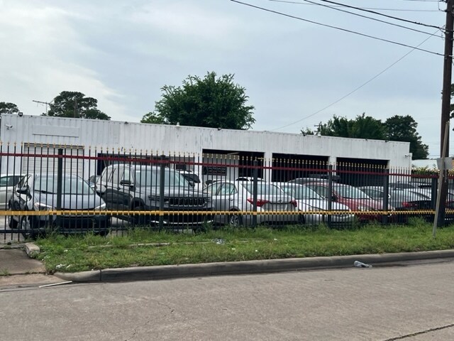 More Photos Of 1705 Campbell Rd, Houston Auto Repair For Lease