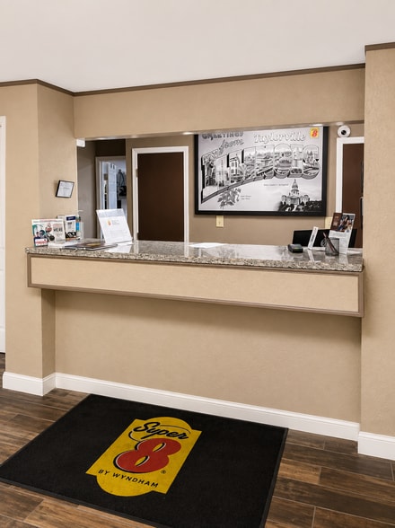 More Photos Of 400 Abes Way, Taylorville Hotel For Sale