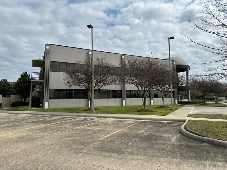 More Photos Of 4750 Sherwood Common Blvd, Baton Rouge Office For Lease