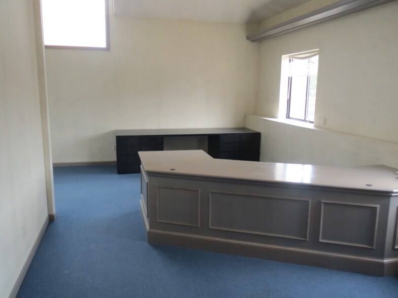 More Photos Of 456 Apple St, Pottstown Warehouse For Lease