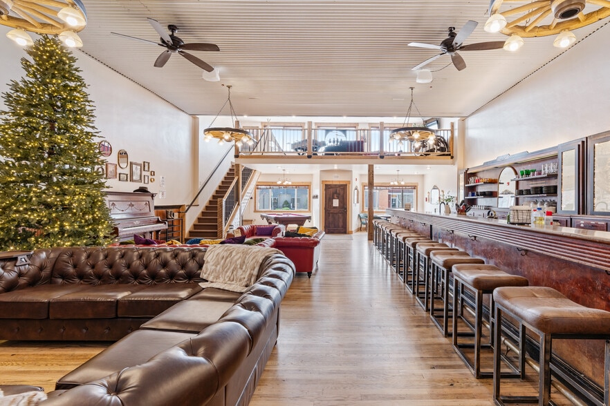 More Photos Of 417 Main St, Ashton Specialty For Sale