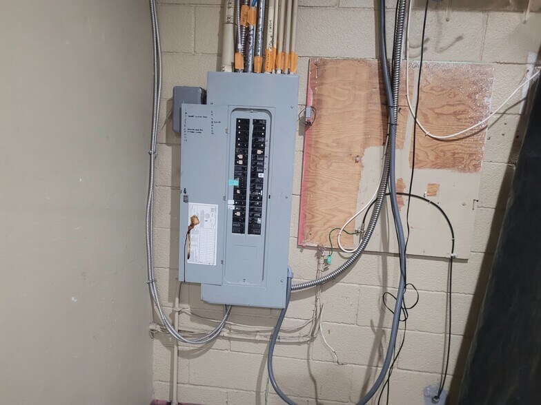 More Photos Of 953 E Sahara Ave, Las Vegas Storefront For Sale