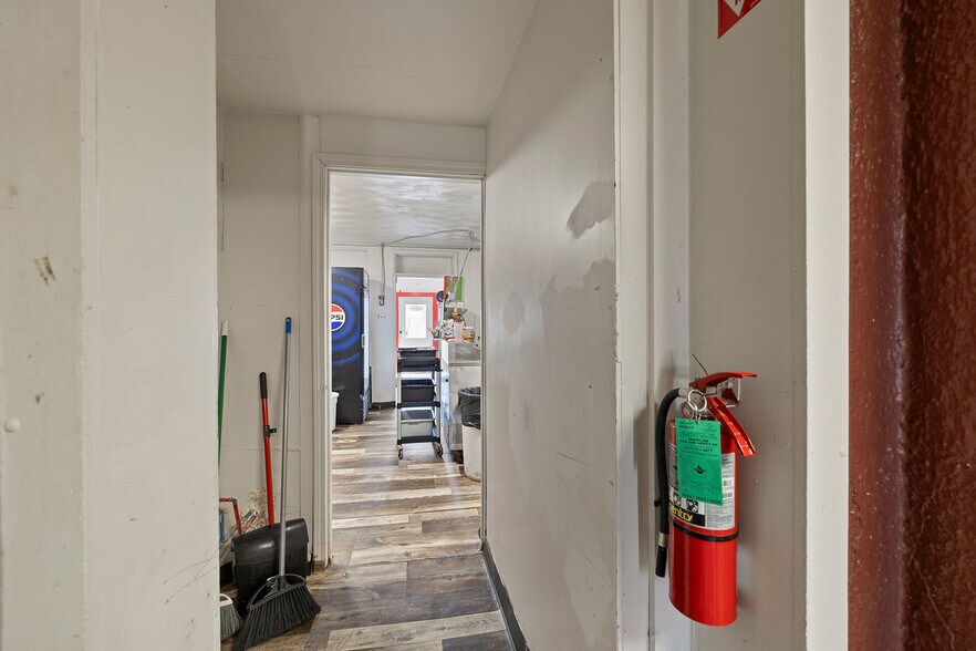 More Photos Of 143 E Main St, Fordland General Retail For Sale