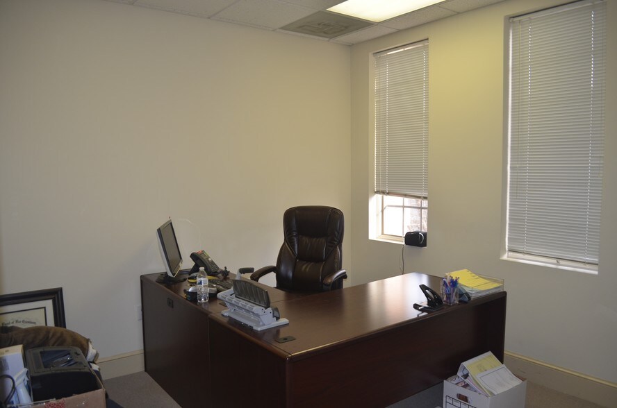 More Photos Of 3923 Blenheim Blvd, Fairfax Medical For Sale