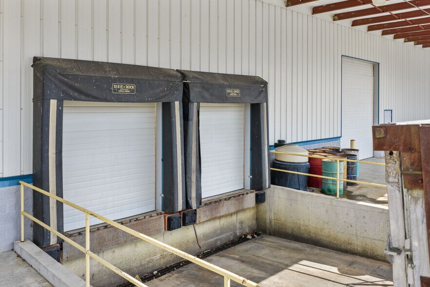 More Photos Of 385 One Industrial Park Rd, Oneida Manufacturing For Sale