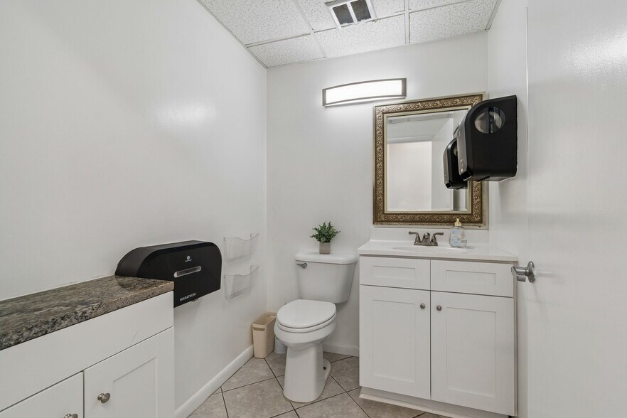 More Photos Of 1453 S Martin Luther King Jr Ave, Clearwater Warehouse For Sale