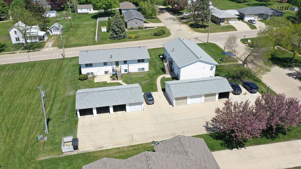 More Photos Of 414 7th St SE, Oelwein Apartments For Sale