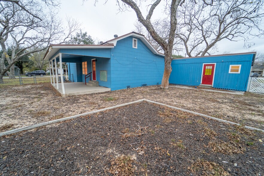 More Photos Of 105 Ward St, Cuero Daycare Center For Sale