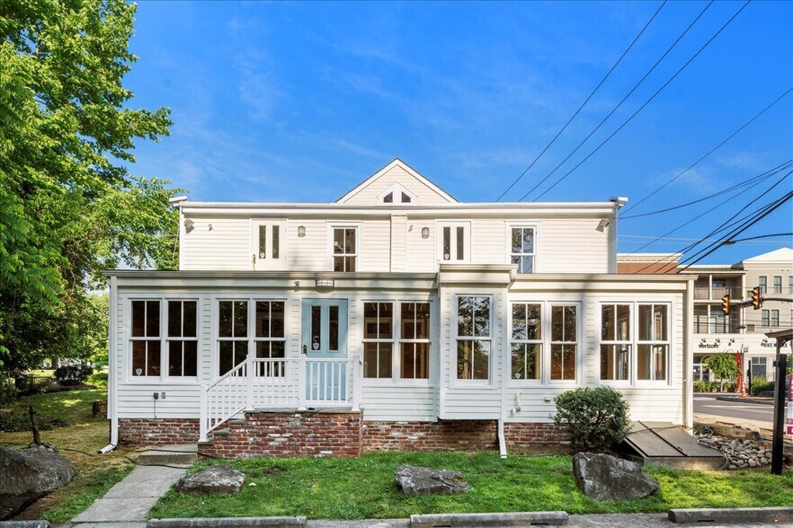 More Photos Of 159 N Sycamore St, Newtown Office For Lease