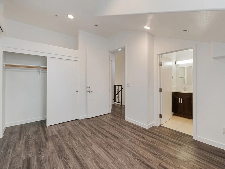 More Photos Of 1227 W 30th St, Los Angeles Apartments For Sale