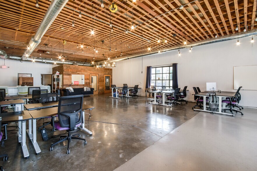 More Photos Of 1209 E Cesar Chavez St, Austin Loft Creative Space For Lease