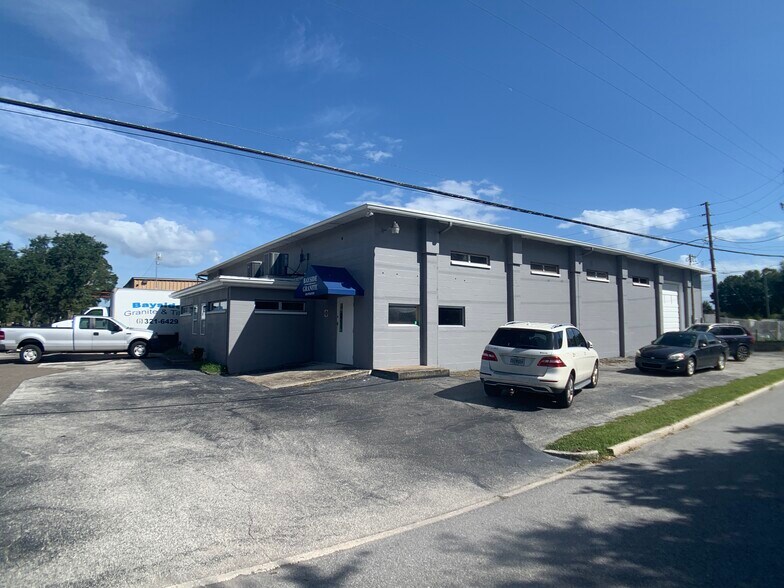 More Photos Of 3199 22nd Ave N, Saint Petersburg Showroom For Lease