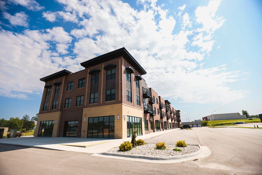 More Photos Of 8411 Peosta Commercial Ct, Peosta Apartments For Lease