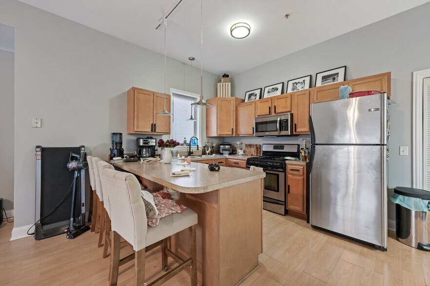 More Photos Of 15524 Cicero Ave, Oak Forest Apartments For Sale