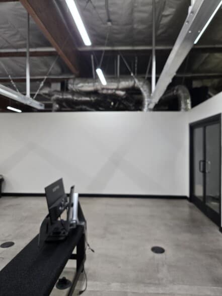 More Photos Of 210 W Palm Ave, Burbank Manufacturing For Lease
