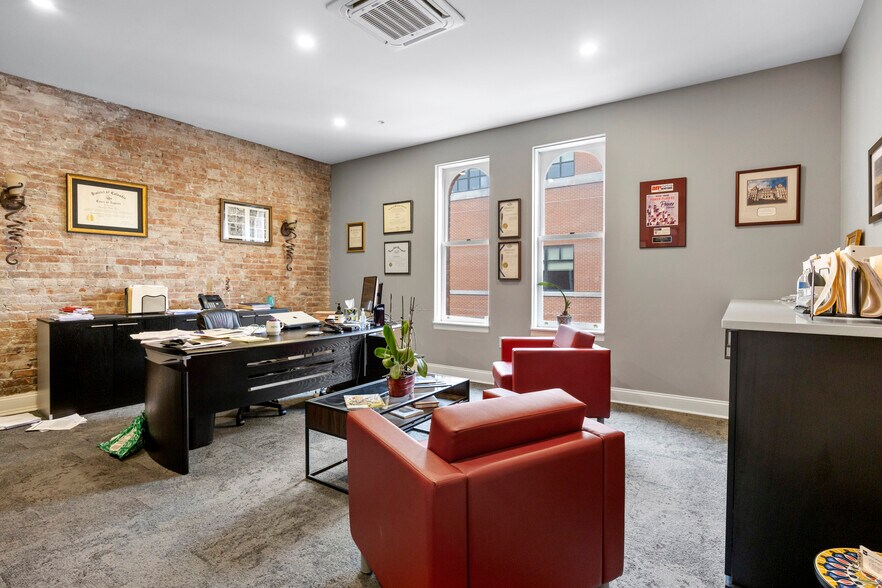 More Photos Of 76 N Pearl St, Albany Apartments For Lease