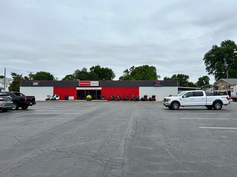More Photos Of 1200 8th st, Springfield Light Distribution For Lease